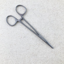 Load image into Gallery viewer, Smooth Jaw Hemostat Clamp
