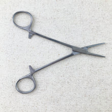 Load image into Gallery viewer, Smooth Jaw Hemostat Clamp
